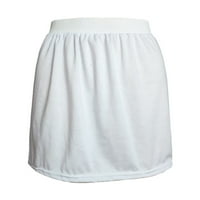 Bijela osnovna suknja, produžetak suknje uvučen u bijeli džemper s rubom, klupska osnovna ležerna odjeća