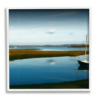 Stupell Industries Sanjivi čamac plutajući oblak refleksija travnata obala fotografija bijela uokvirena umjetnička