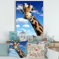 Žirafa na portretu plavog neba uokvirenog fotografskog platna umjetnički tisak