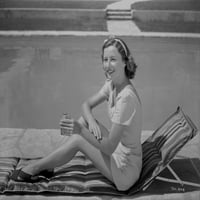 Barbara Stanvik nanosi losion za zaštitu od sunca klasični portretni ispis fotografija