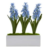 Gotovo prirodan raspored umjetnih cvjetova zumbula u bijeloj plavoj vazi